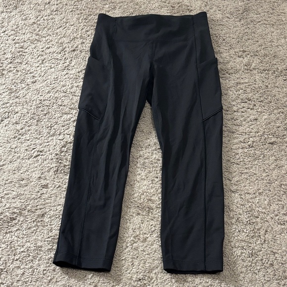 lululemon athletica Pants - LIKE NEW Lululemon Black Cropped Leggings with Pockets